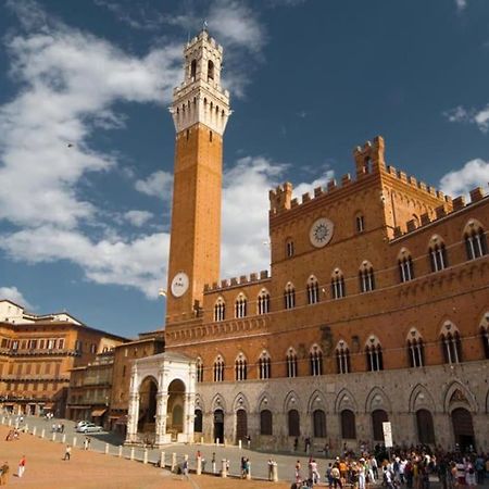 Modern & Strategic Apartment Siena Esterno foto