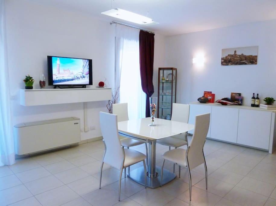 Modern & Strategic Apartment Siena Esterno foto