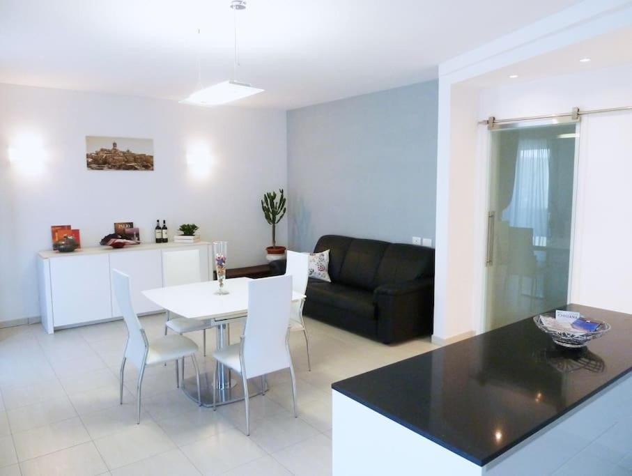 Modern & Strategic Apartment Siena Esterno foto