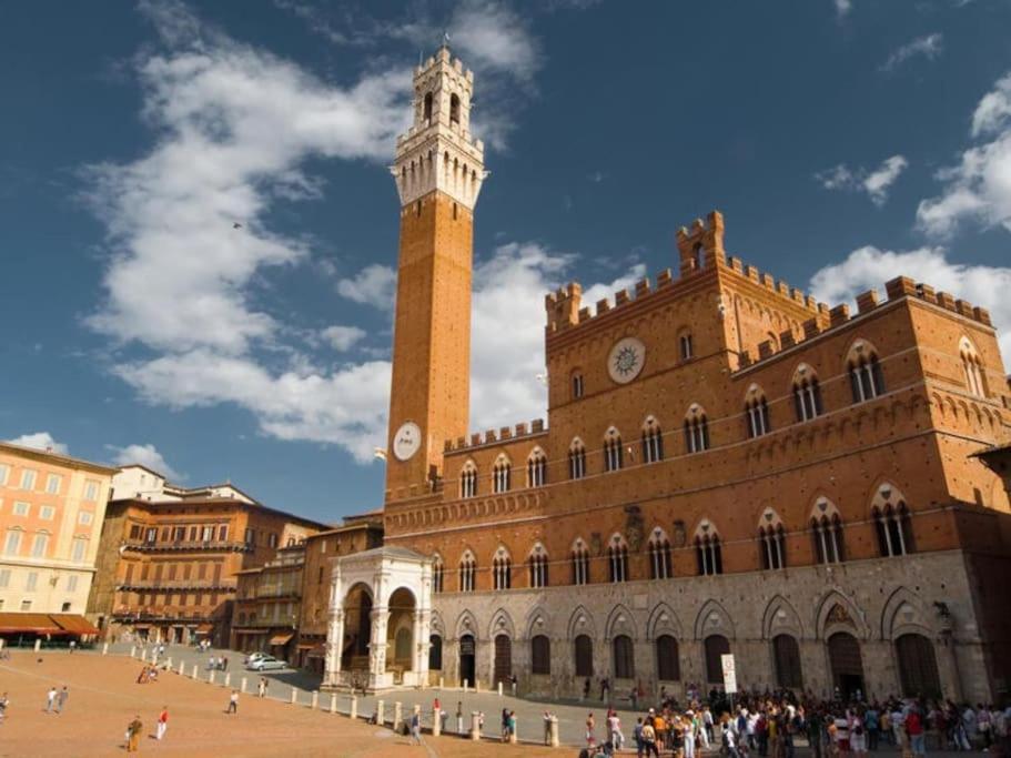 Modern & Strategic Apartment Siena Esterno foto